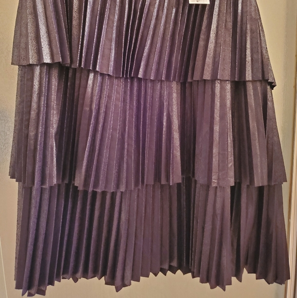 Pleated party skirt - Picture 2 of 2